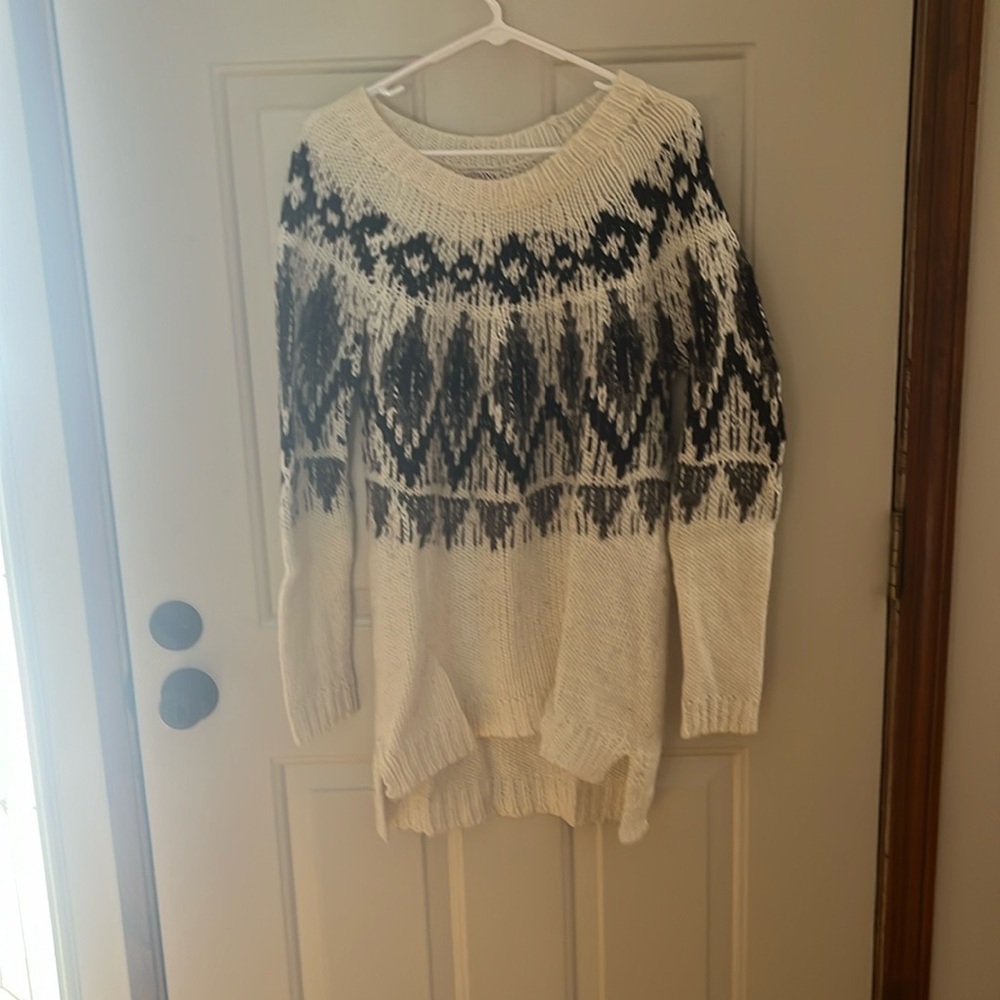 Women’s sweater made by merona. Medium, black and white.